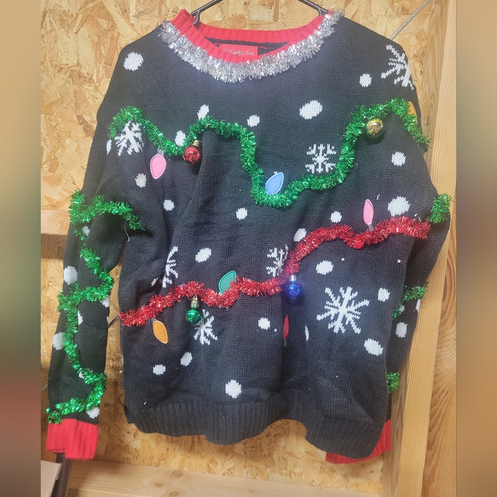 Blizzard Bay NWOT Festive Black Sweater‎ Christmas Size Small